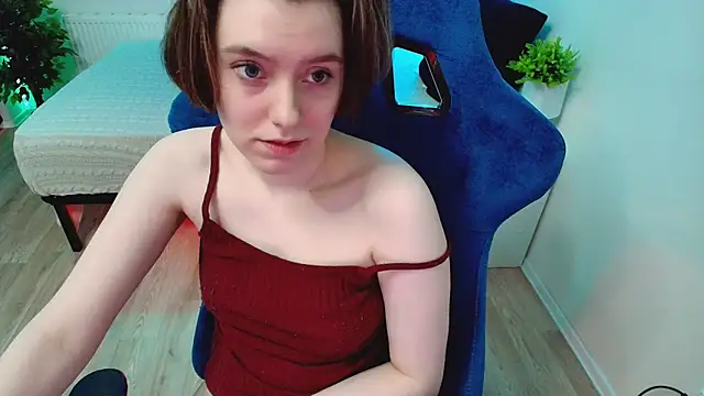 Snapshot of CranberryHot chatting on October 5, 2025, 6:56 am CranberryHot online show from October 5, 2025, 6:56 am