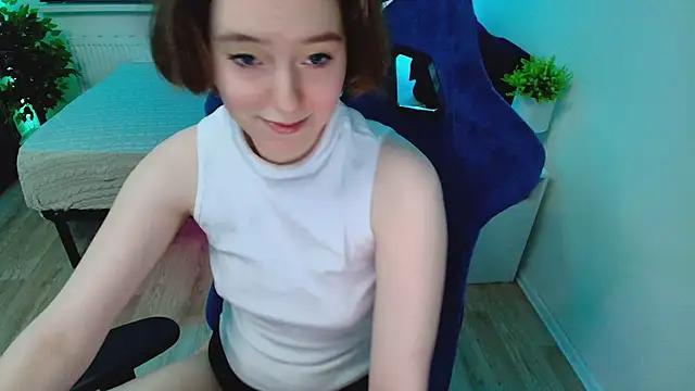 Snapshot of CranberryHot chatting on October 10, 2025, 7:02 pm CranberryHot online show from October 10, 2025, 7:02 pm