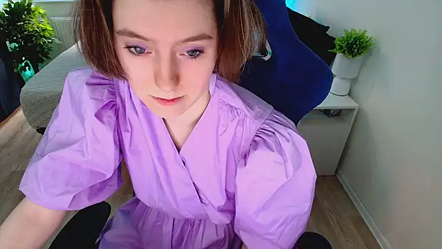 Snapshot of CranberryHot chatting on October 12, 2025, 7:29 am CranberryHot online show from October 12, 2025, 7:29 am