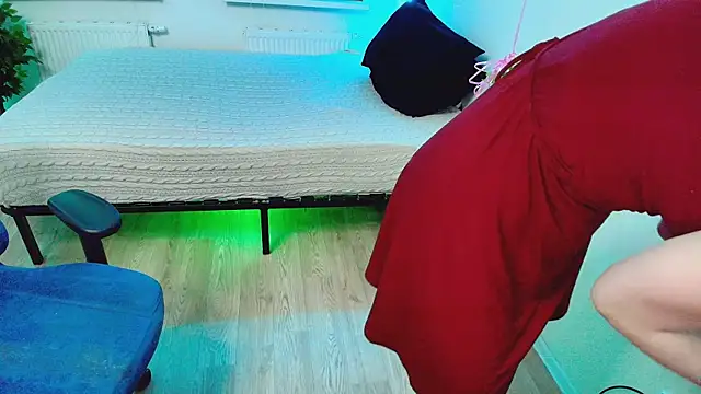 Snapshot of CranberryHot chatting on October 19, 2025, 10:49 am CranberryHot online show from October 19, 2025, 10:49 am