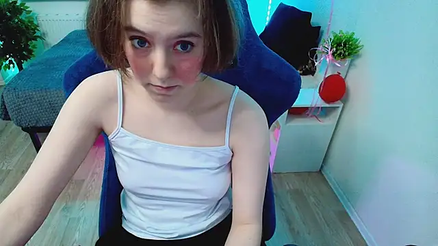 Snapshot of CranberryHot chatting on October 28, 2025, 12:47 am CranberryHot online show from October 28, 2025, 12:47 am