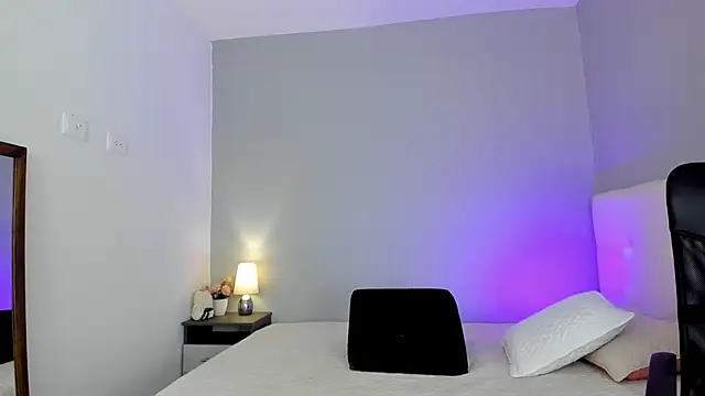 NataliaBuiles online show from January 23, 2025, 8:45 pm