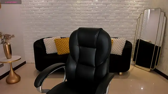 MorganHicks online show from November 7, 2025, 8:09 pm