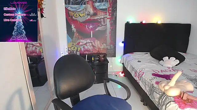 coraline101  online show from December 22, 2025, 10:07 pm