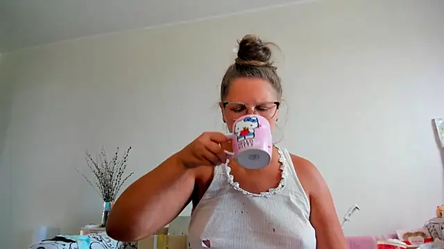 Snapshot of IamYourNarcotic chatting on September 9, 2025, 6:02 am IamYourNarcotic online show from September 9, 2025, 6:02 am