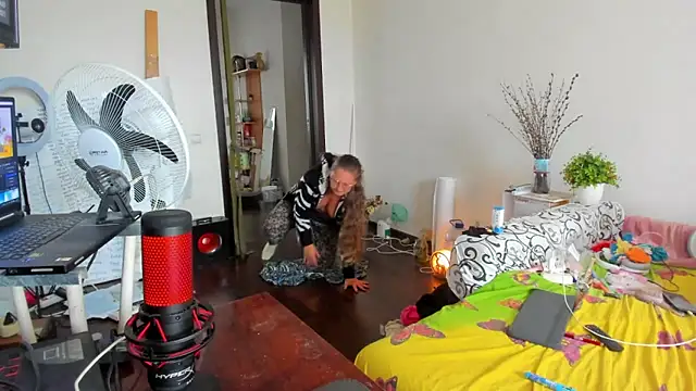 Snapshot of IamYourNarcotic chatting on October 21, 2025, 11:44 am IamYourNarcotic online show from October 21, 2025, 11:44 am