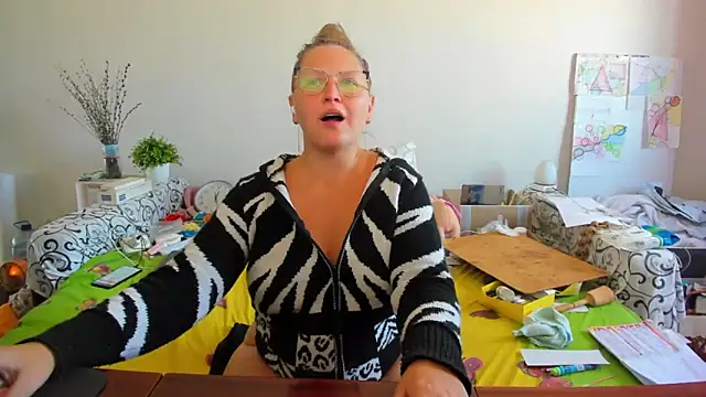 Snapshot of IamYourNarcotic chatting on November 3, 2025, 10:16 am IamYourNarcotic online show from November 3, 2025, 10:16 am