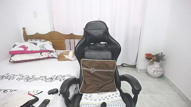 yeslluisa online show from February 19, 2026, 6:48 pm