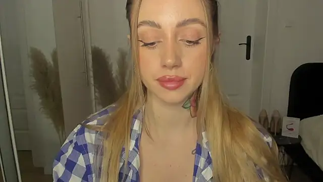 sexyCoralie online show from February 1, 2025, 5:47 pm