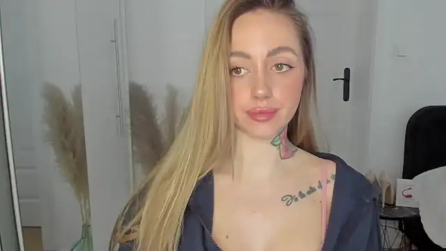 sexyCoralie online show from February 3, 2025, 3:06 pm