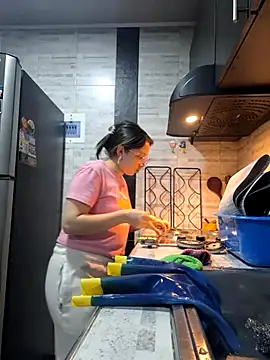 linda-schmidt online show from December 2, 2024, 2:31 am