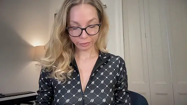 Cutensadistic online show from March 13, 2025, 2:23 pm