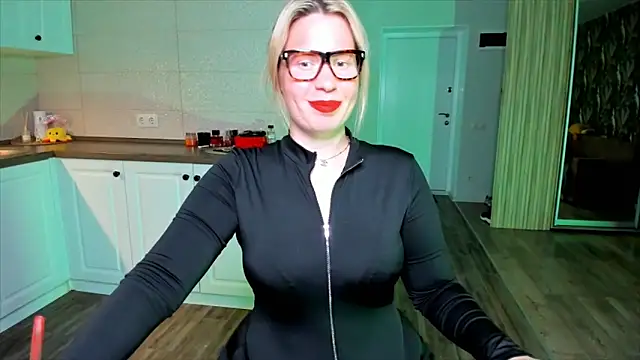 HotTiffani online show from September 27, 2025, 4:23 pm