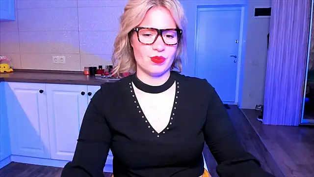 HotTiffani online show from October 8, 2025, 8:23 am