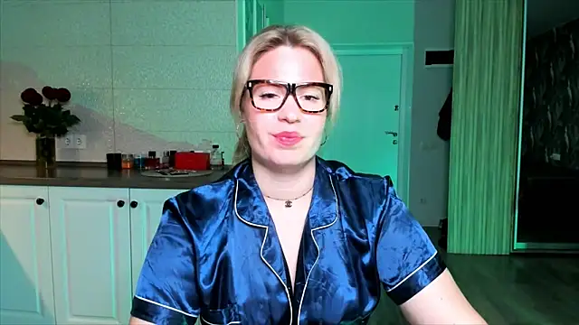 HotTiffani online show from October 23, 2025, 4:34 am