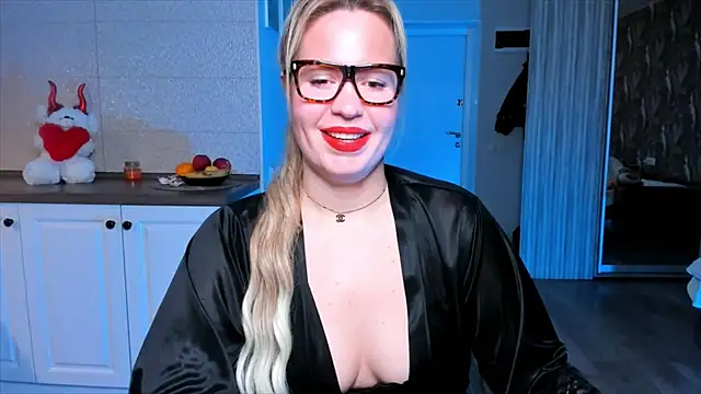 HotTiffani online show from November 17, 2025, 6:52 am