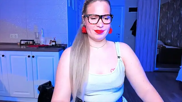 HotTiffani online show from February 8, 2026, 9:02 am