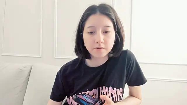 cherrycute online show from June 13, 2026, 2:42 am