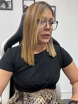 Snapshot of KellyBrooklyn_ chatting on February 18, 2025, 4:37 pm KellyBrooklyn online show from February 18, 2025, 4:37 pm