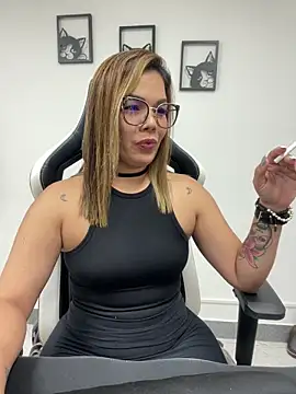 Snapshot of KellyBrooklyn_ chatting on March 18, 2025, 12:47 pm KellyBrooklyn online show from March 18, 2025, 12:47 pm