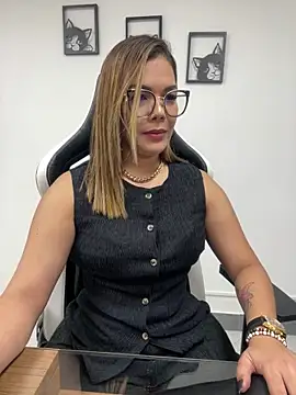 Snapshot of KellyBrooklyn_ chatting on March 21, 2025, 12:17 pm KellyBrooklyn online show from March 21, 2025, 12:17 pm