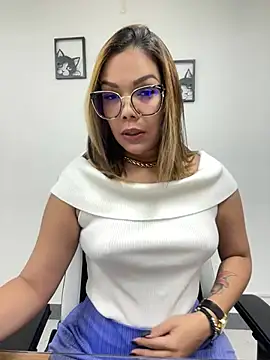 Snapshot of KellyBrooklyn_ chatting on March 22, 2025, 12:46 pm KellyBrooklyn online show from March 22, 2025, 12:46 pm