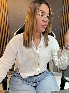 Snapshot of KellyBrooklyn_ chatting on December 22, 2025, 5:10 pm KellyBrooklyn online show from December 22, 2025, 5:10 pm