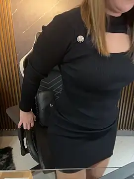 Snapshot of KellyBrooklyn_ chatting on February 17, 2026, 3:51 pm KellyBrooklyn online show from February 17, 2026, 3:51 pm