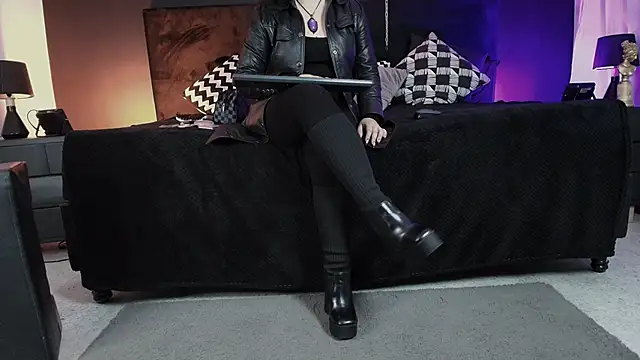  Jade 16 online show from September 23, 2025, 11:46 am