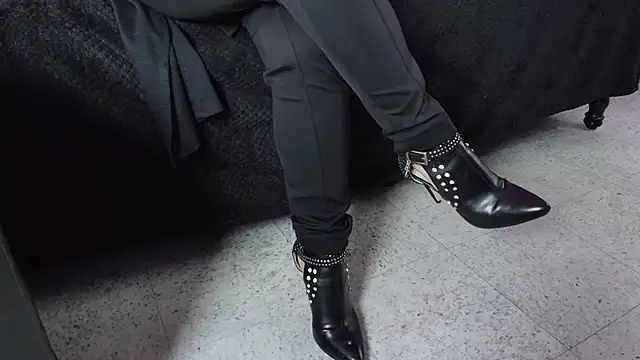  Jade 16 online show from December 17, 2025, 12:00 pm