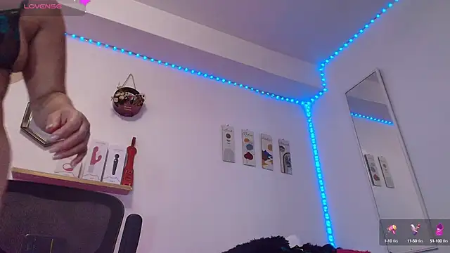 JuliRamirez online show from March 14, 2025, 9:43 pm