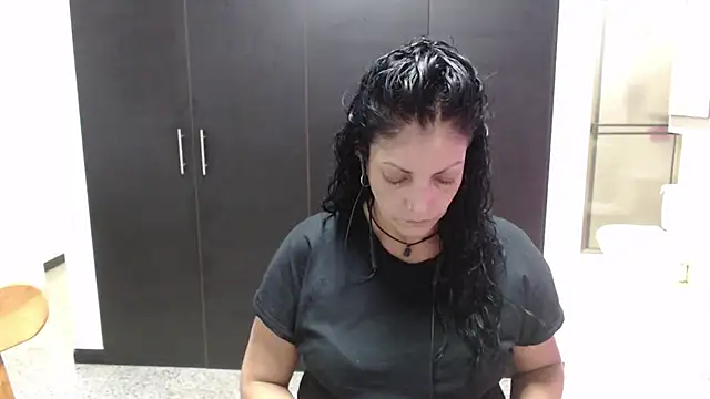 mijal queen online show from October 22, 2025, 3:07 am