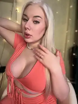 Snapshot of LaraHollywood chatting on February 1, 2025, 2:37 am LaraHollywood online show from February 1, 2025, 2:37 am