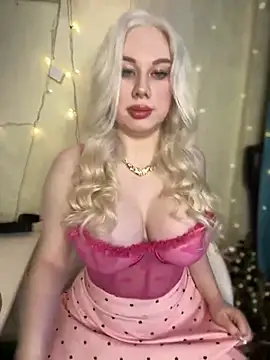 Snapshot of LaraHollywood chatting on February 15, 2025, 2:37 am LaraHollywood online show from February 15, 2025, 2:37 am