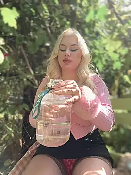 LaraHollywood online show from September 22, 2025, 6:26 am