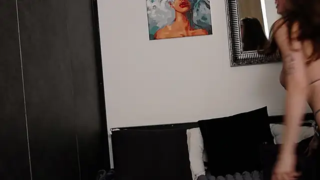 Ashley Ross  online show from February 20, 2025, 10:27 am