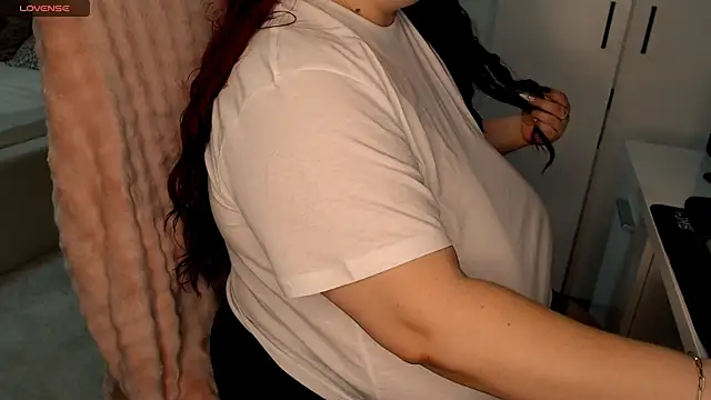 SenzualHotM online show from April 18, 2026, 10:54 pm