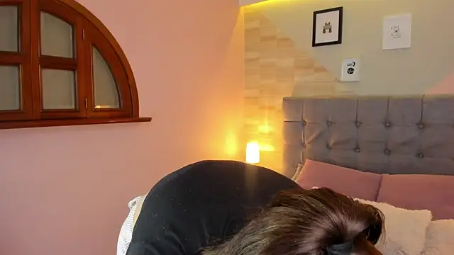  Abril W online show from February 5, 2026, 10:03 pm