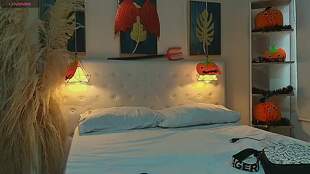 valerie lya online show from October 16, 2025, 8:43 pm