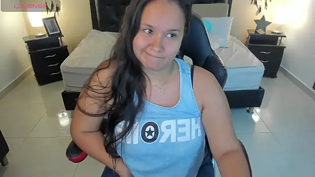 Snapshot of emily_lovexx chatting on September 9, 2025, 8:19 pm emily lovexx online show from September 9, 2025, 8:19 pm