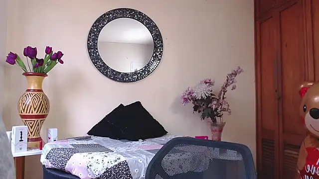 NicoleSantana online show from February 24, 2026, 7:56 pm