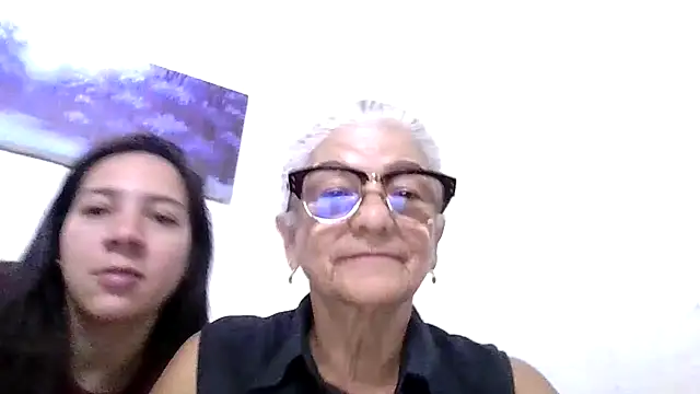Snapshot of FunnyGrandma chatting on December 7, 2024, 9:00 pm FunnyGrandma online show from December 7, 2024, 9:00 pm