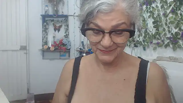 Snapshot of FunnyGrandma chatting on December 26, 2024, 1:29 am FunnyGrandma online show from December 26, 2024, 1:29 am