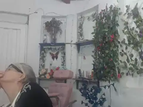 Snapshot of FunnyGrandma chatting on January 8, 2025, 1:32 am FunnyGrandma online show from January 8, 2025, 1:32 am