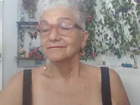 Snapshot of FunnyGrandma chatting on February 8, 2025, 6:01 pm FunnyGrandma online show from February 8, 2025, 6:01 pm