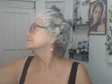 Snapshot of FunnyGrandma chatting on September 14, 2025, 11:15 pm FunnyGrandma online show from September 14, 2025, 11:15 pm