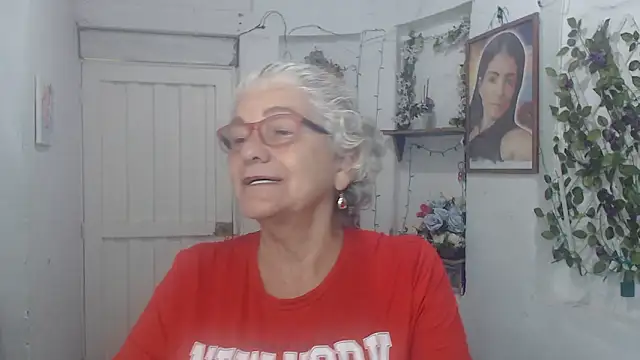 Snapshot of FunnyGrandma chatting on September 19, 2025, 2:13 am FunnyGrandma online show from September 19, 2025, 2:13 am