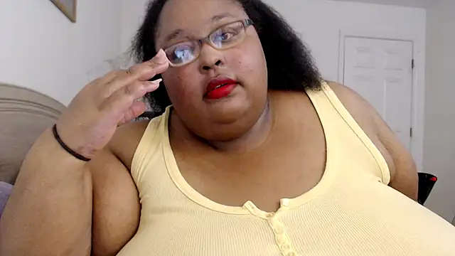 Snapshot of Loves_Aura chatting on July 9, 2026, 12:58 am Loves Aura online show from July 9, 2026, 12:58 am