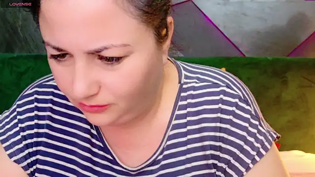 Snapshot of AleshaArabian chatting on December 23, 2024, 8:14 pm AleshaArabian online show from December 23, 2024, 8:14 pm