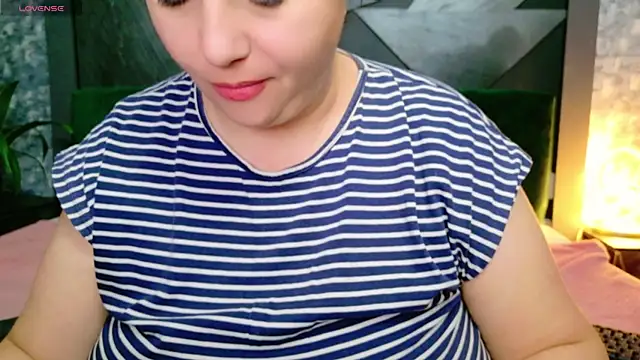 Snapshot of AleshaArabian chatting on January 3, 2025, 8:32 pm AleshaArabian online show from January 3, 2025, 8:32 pm
